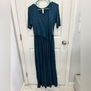 Latched mama board walk maxi. Size m